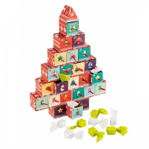 Caja de regalo multi con forma de arbol de navidad.